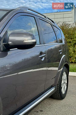Внедорожник / Кроссовер Mitsubishi Outlander 2010 в 