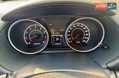 Внедорожник / Кроссовер Mitsubishi Outlander 2010 в 