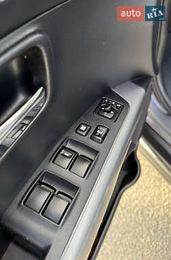Внедорожник / Кроссовер Mitsubishi Outlander 2010 в 