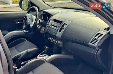Внедорожник / Кроссовер Mitsubishi Outlander 2010 в 
