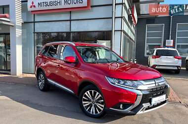 Позашляховик / Кросовер Mitsubishi Outlander 2021 в Чернігові