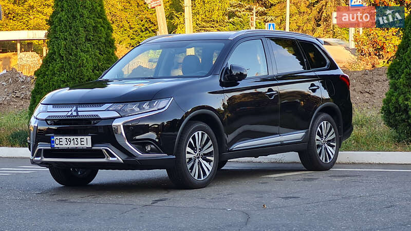 Внедорожник / Кроссовер Mitsubishi Outlander 2022 в 