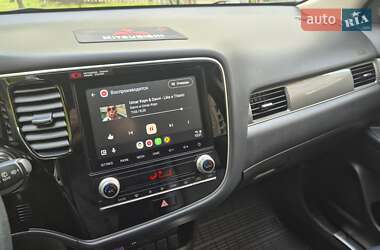 Внедорожник / Кроссовер Mitsubishi Outlander 2022 в 