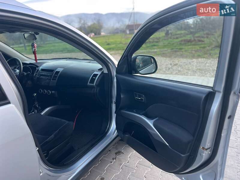 Позашляховик / Кросовер Mitsubishi Outlander 2007 в Косові фото 9 Позашляховик / Кросовер Mitsubishi Outlander 2007 в Косові