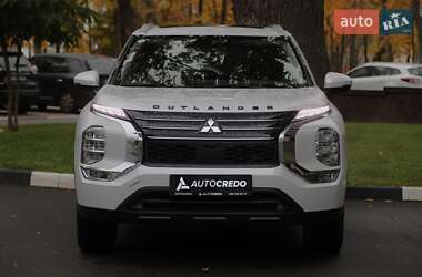 Внедорожник / Кроссовер Mitsubishi Outlander 2022 в 