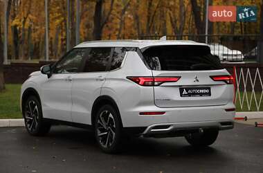 Внедорожник / Кроссовер Mitsubishi Outlander 2022 в 