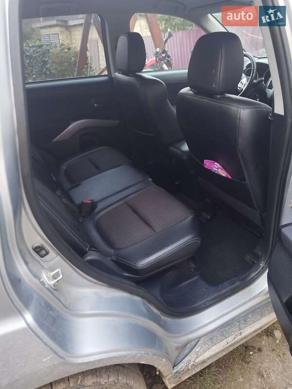 Позашляховик / Кросовер Mitsubishi Outlander 2011 в Кременці фото 5 Позашляховик / Кросовер Mitsubishi Outlander 2011 в Кременці