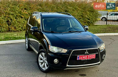 Внедорожник / Кроссовер Mitsubishi Outlander 2012 в 