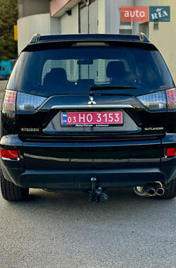 Внедорожник / Кроссовер Mitsubishi Outlander 2012 в 
