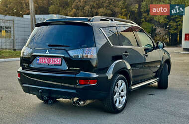 Внедорожник / Кроссовер Mitsubishi Outlander 2012 в 