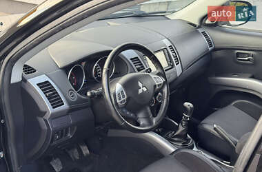 Внедорожник / Кроссовер Mitsubishi Outlander 2012 в 