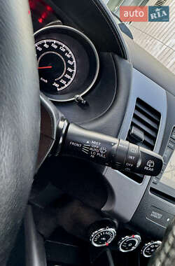 Внедорожник / Кроссовер Mitsubishi Outlander 2012 в 