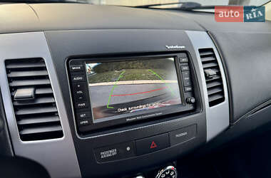 Внедорожник / Кроссовер Mitsubishi Outlander 2012 в 