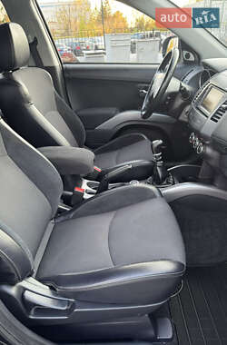 Внедорожник / Кроссовер Mitsubishi Outlander 2012 в 