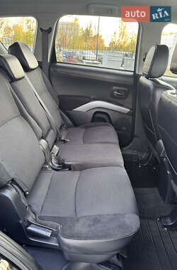 Внедорожник / Кроссовер Mitsubishi Outlander 2012 в 