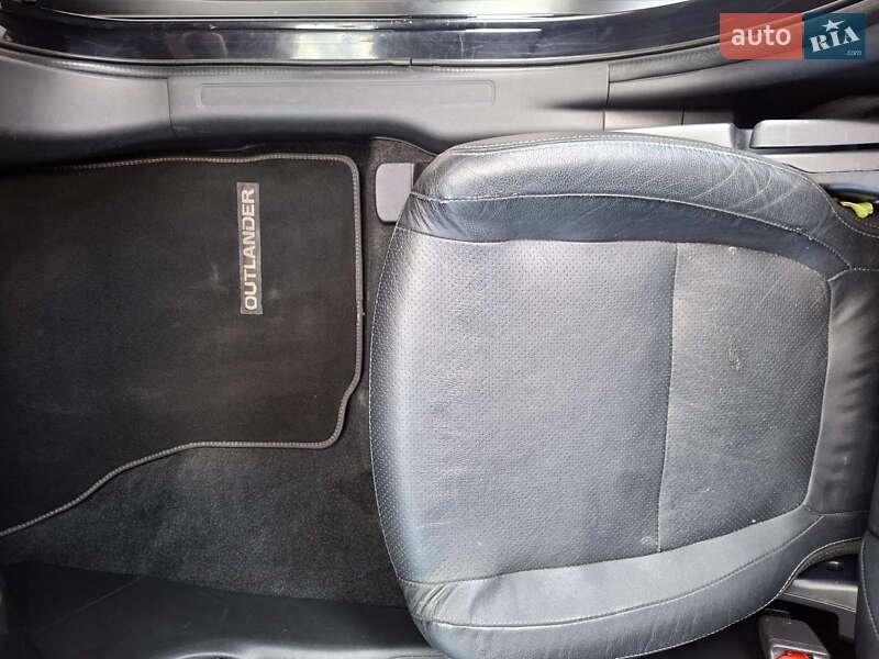 Внедорожник / Кроссовер Mitsubishi Outlander 2016 в Черновцах фото 14 Внедорожник / Кроссовер Mitsubishi Outlander 2016 в Черновцах