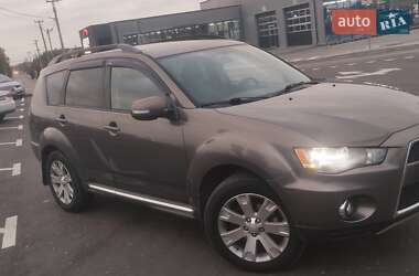 Внедорожник / Кроссовер Mitsubishi Outlander 2010 в 