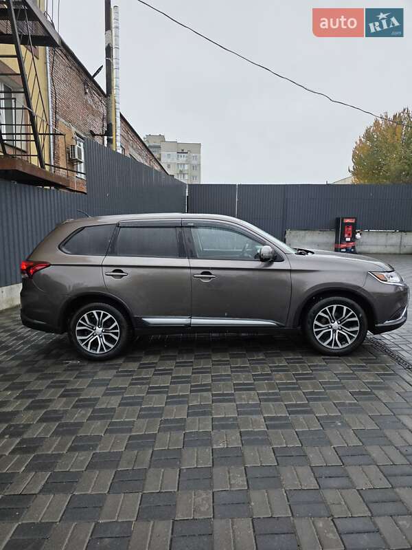 Позашляховик / Кросовер Mitsubishi Outlander 2015 в Хмельницькому фото 2 Позашляховик / Кросовер Mitsubishi Outlander 2015 в Хмельницькому