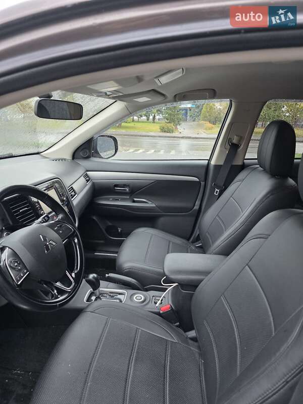 Позашляховик / Кросовер Mitsubishi Outlander 2015 в Хмельницькому фото 31 Позашляховик / Кросовер Mitsubishi Outlander 2015 в Хмельницькому