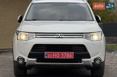 Внедорожник / Кроссовер Mitsubishi Outlander 2015 в 