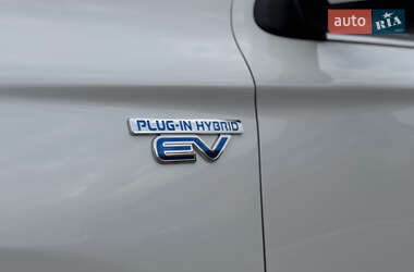 Внедорожник / Кроссовер Mitsubishi Outlander 2015 в 
