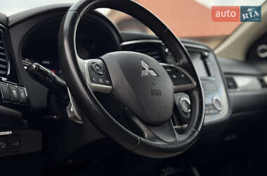 Внедорожник / Кроссовер Mitsubishi Outlander 2015 в 