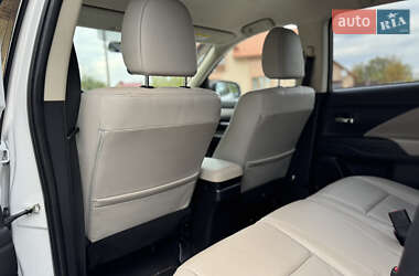 Внедорожник / Кроссовер Mitsubishi Outlander 2015 в 