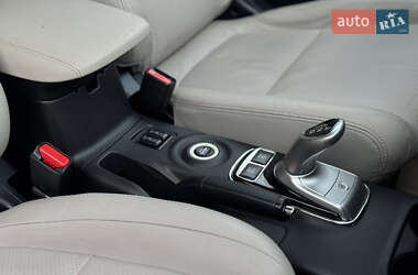 Внедорожник / Кроссовер Mitsubishi Outlander 2015 в 