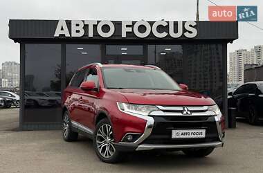 Позашляховик / Кросовер Mitsubishi Outlander 2016 в Києві