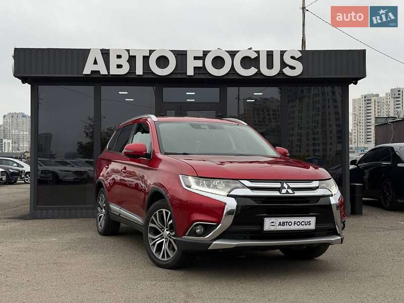 Внедорожник / Кроссовер Mitsubishi Outlander 2016 в 