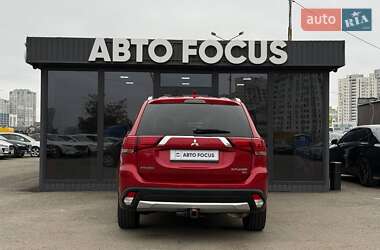 Внедорожник / Кроссовер Mitsubishi Outlander 2016 в 