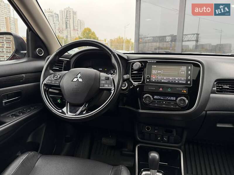 Позашляховик / Кросовер Mitsubishi Outlander 2016 в Києві фото 18 Позашляховик / Кросовер Mitsubishi Outlander 2016 в Києві