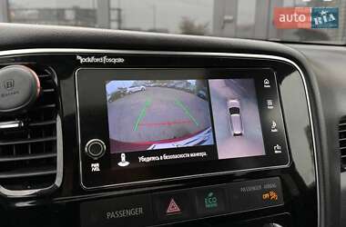 Внедорожник / Кроссовер Mitsubishi Outlander 2016 в 