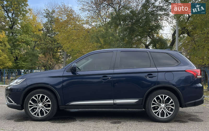 Внедорожник / Кроссовер Mitsubishi Outlander 2017 в Николаеве фото 8 Внедорожник / Кроссовер Mitsubishi Outlander 2017 в Николаеве
