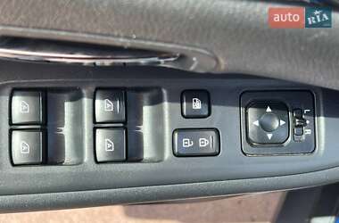 Позашляховик / Кросовер Mitsubishi Outlander 2020 в 