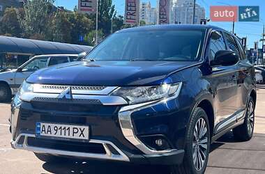 Позашляховик / Кросовер Mitsubishi Outlander 2020 в 