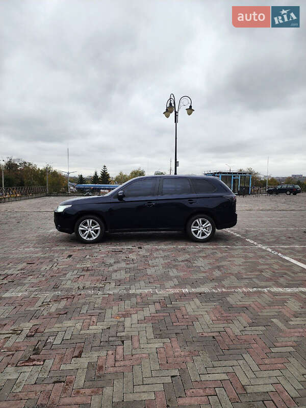 Позашляховик / Кросовер Mitsubishi Outlander 2012 в Харкові