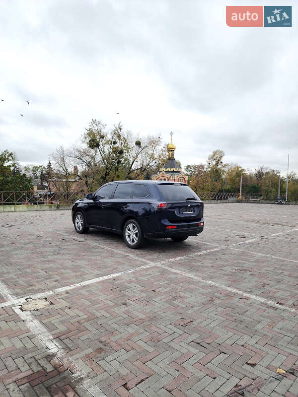 Позашляховик / Кросовер Mitsubishi Outlander 2012 в Харкові