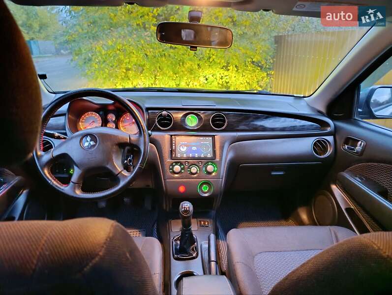 Внедорожник / Кроссовер Mitsubishi Outlander 2003 в Миргороде фото 11 Внедорожник / Кроссовер Mitsubishi Outlander 2003 в Миргороде
