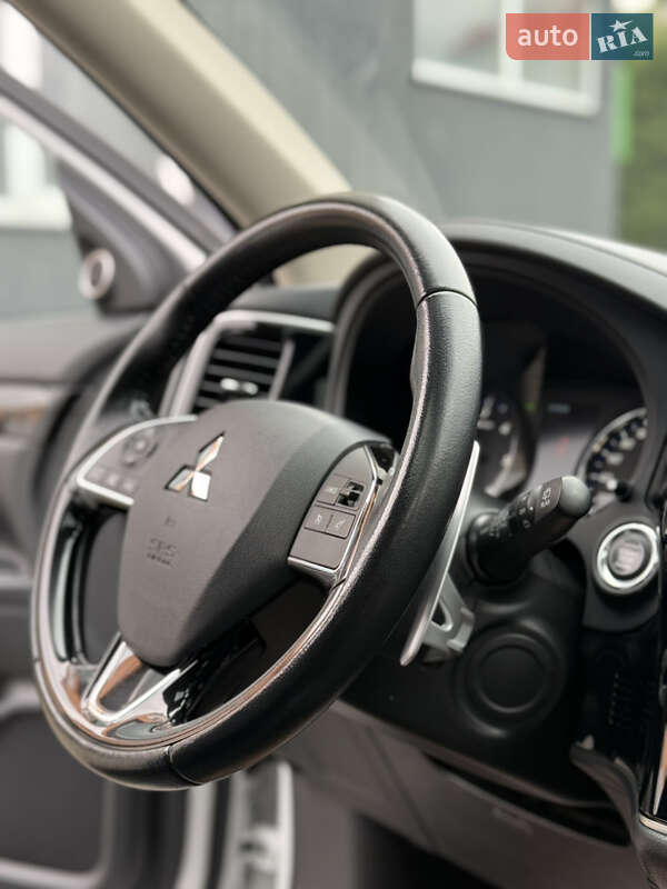 Позашляховик / Кросовер Mitsubishi Outlander 2016 в Самборі фото 45 Позашляховик / Кросовер Mitsubishi Outlander 2016 в Самборі