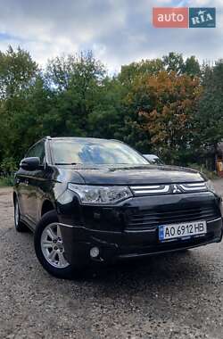 Позашляховик / Кросовер Mitsubishi Outlander 2012 в Хусті