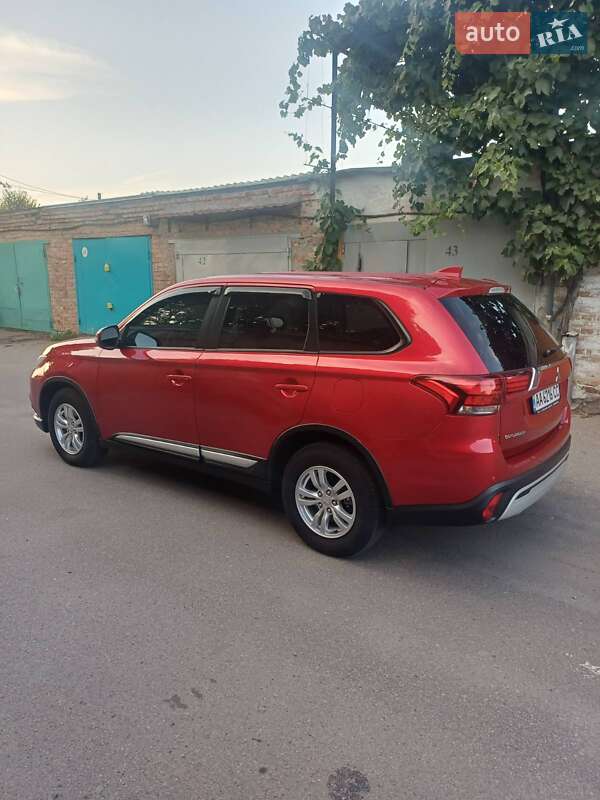 Позашляховик / Кросовер Mitsubishi Outlander 2019 в Києві фото 6 Позашляховик / Кросовер Mitsubishi Outlander 2019 в Києві
