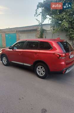 Внедорожник / Кроссовер Mitsubishi Outlander 2019 в 