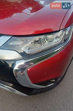 Внедорожник / Кроссовер Mitsubishi Outlander 2019 в 
