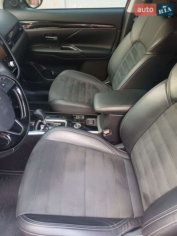 Позашляховик / Кросовер Mitsubishi Outlander 2019 в Києві фото 28 Позашляховик / Кросовер Mitsubishi Outlander 2019 в Києві