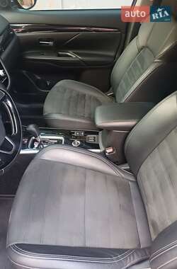 Внедорожник / Кроссовер Mitsubishi Outlander 2019 в 