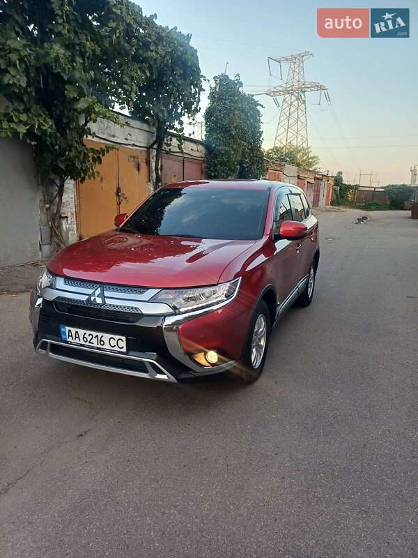 Позашляховик / Кросовер Mitsubishi Outlander 2019 в Києві фото 14 Позашляховик / Кросовер Mitsubishi Outlander 2019 в Києві