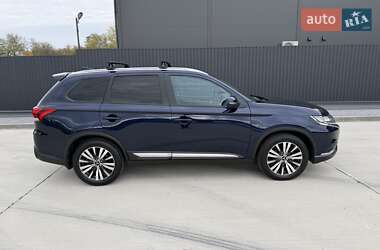 Внедорожник / Кроссовер Mitsubishi Outlander 2021 в 