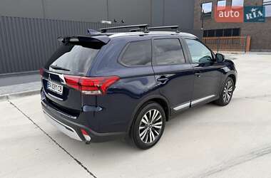 Внедорожник / Кроссовер Mitsubishi Outlander 2021 в 