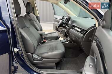 Внедорожник / Кроссовер Mitsubishi Outlander 2021 в 